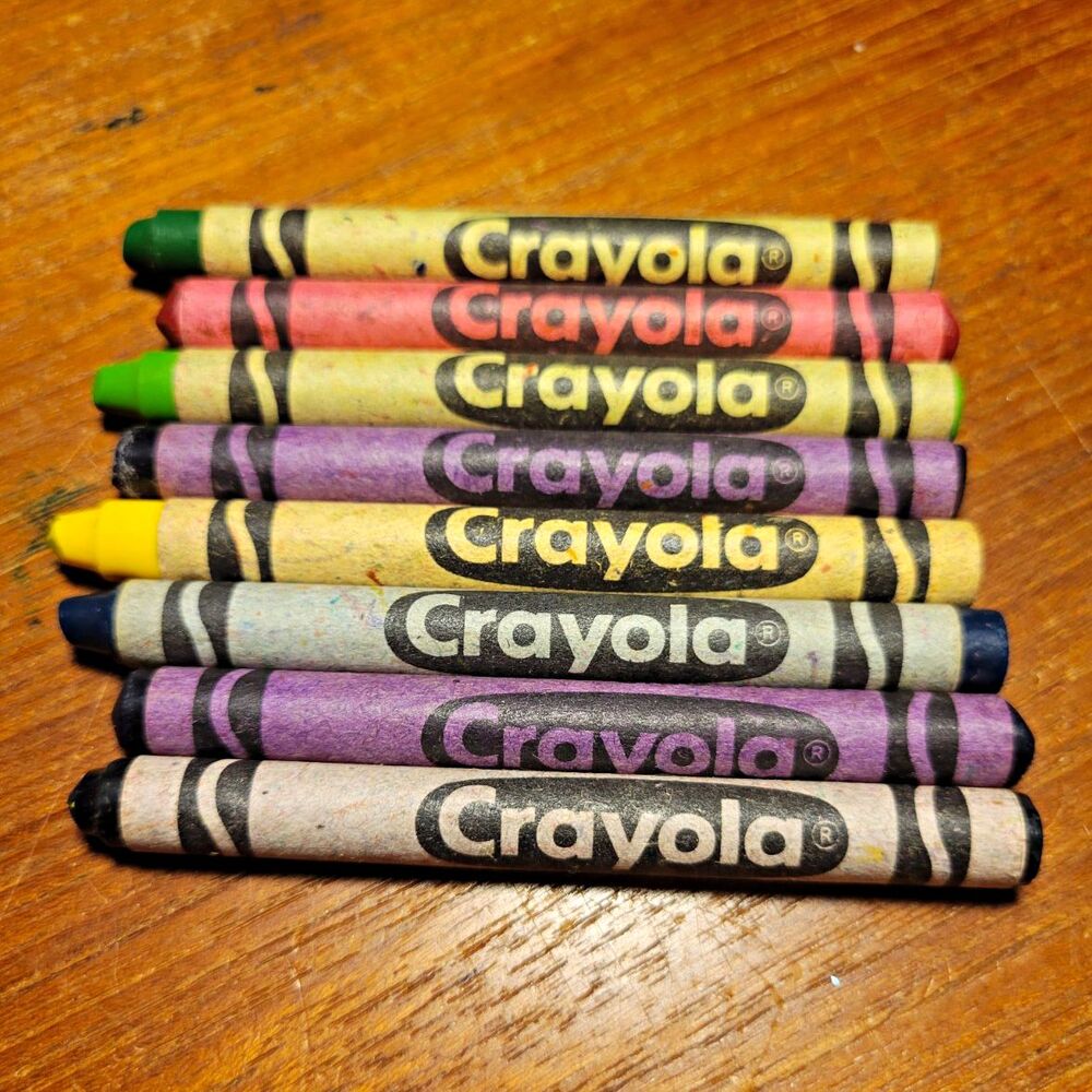 Crayola Crayon Lot of 8 Assorted Colors USA Blue Violet Yellow Green Red Black
